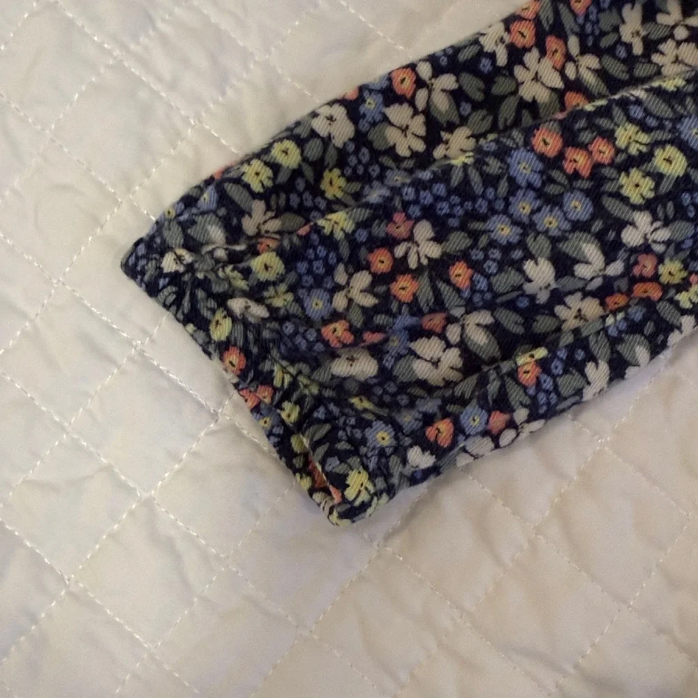Baby Gap Floral shirt Dress with buttons and ruffle 4